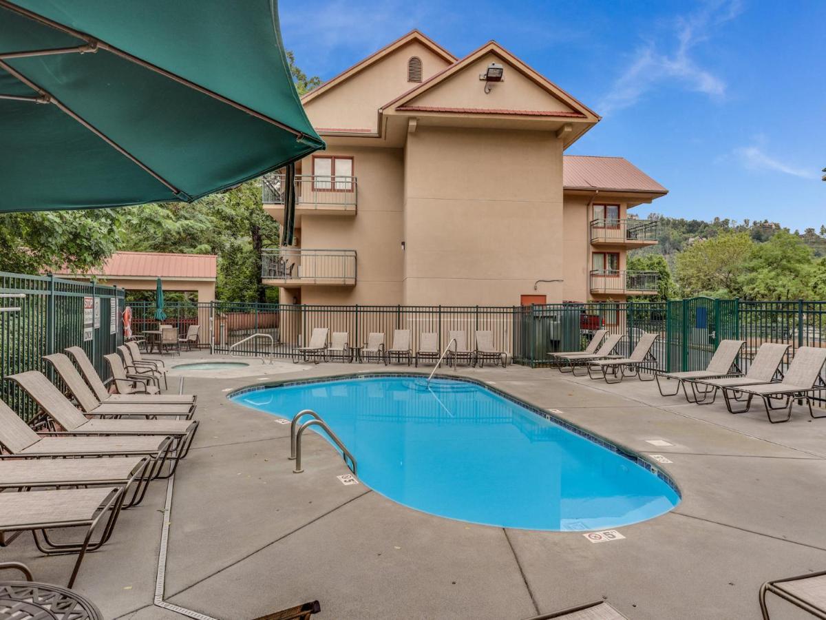 Downtown Delight, 2 Bedrooms, Pool, Hot Tub, Sleeps 6 Gatlinburg Buitenkant foto