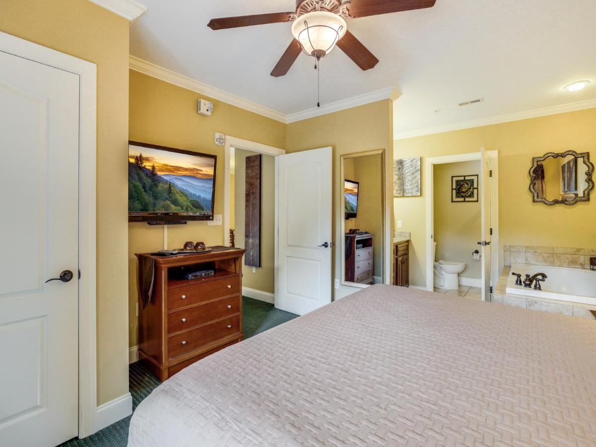 Downtown Delight, 2 Bedrooms, Pool, Hot Tub, Sleeps 6 Gatlinburg Buitenkant foto