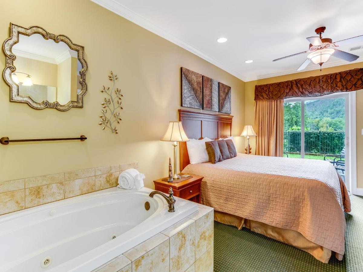 Downtown Delight, 2 Bedrooms, Pool, Hot Tub, Sleeps 6 Gatlinburg Buitenkant foto