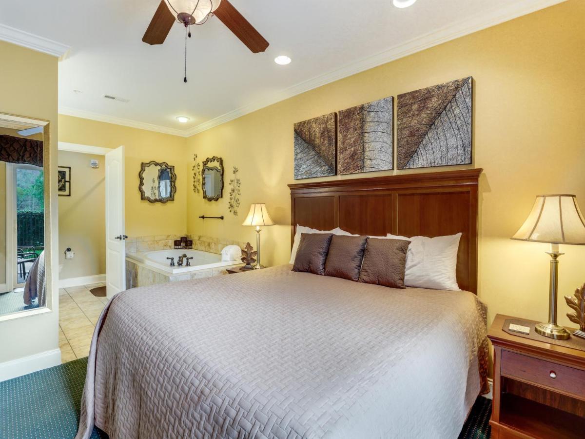 Downtown Delight, 2 Bedrooms, Pool, Hot Tub, Sleeps 6 Gatlinburg Buitenkant foto
