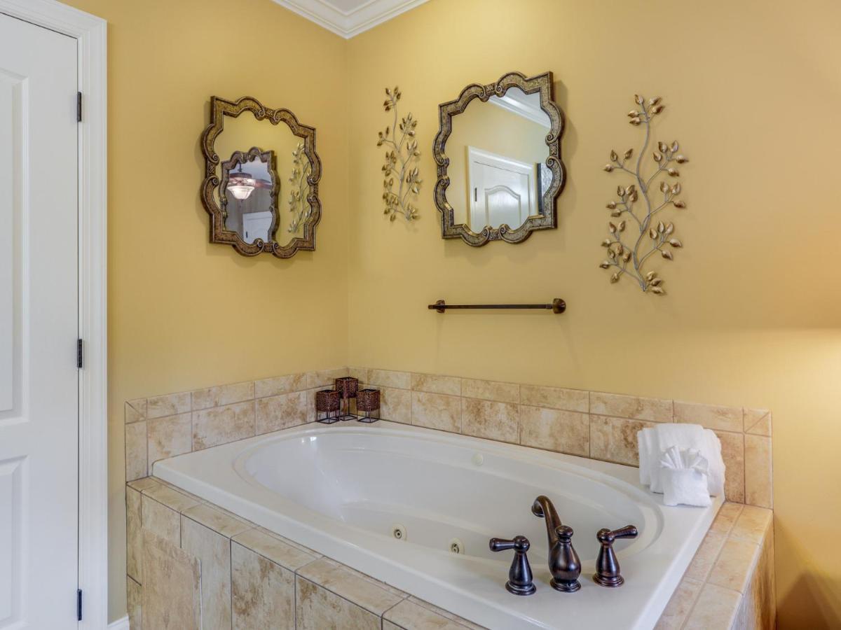 Downtown Delight, 2 Bedrooms, Pool, Hot Tub, Sleeps 6 Gatlinburg Buitenkant foto